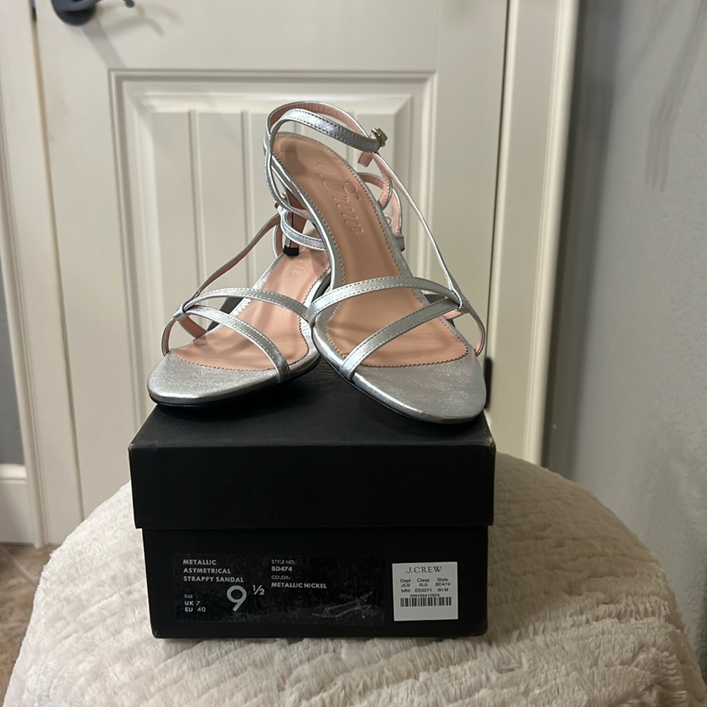 NWT J.Crew Metallic Asymmetrical Strappy Sandal Size 9.5, fits like 8.5